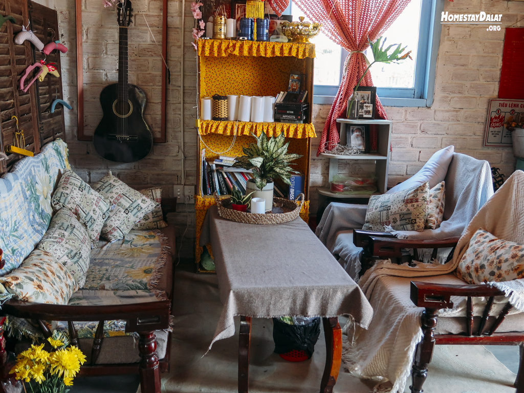 Phòng khách HomeFarm homestay Đà Lạt