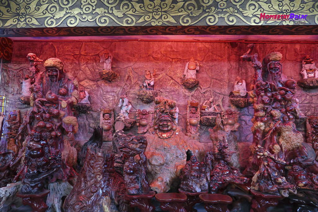 Những bộ điêu khắc bằng gỗ ở chùa Ve Chai