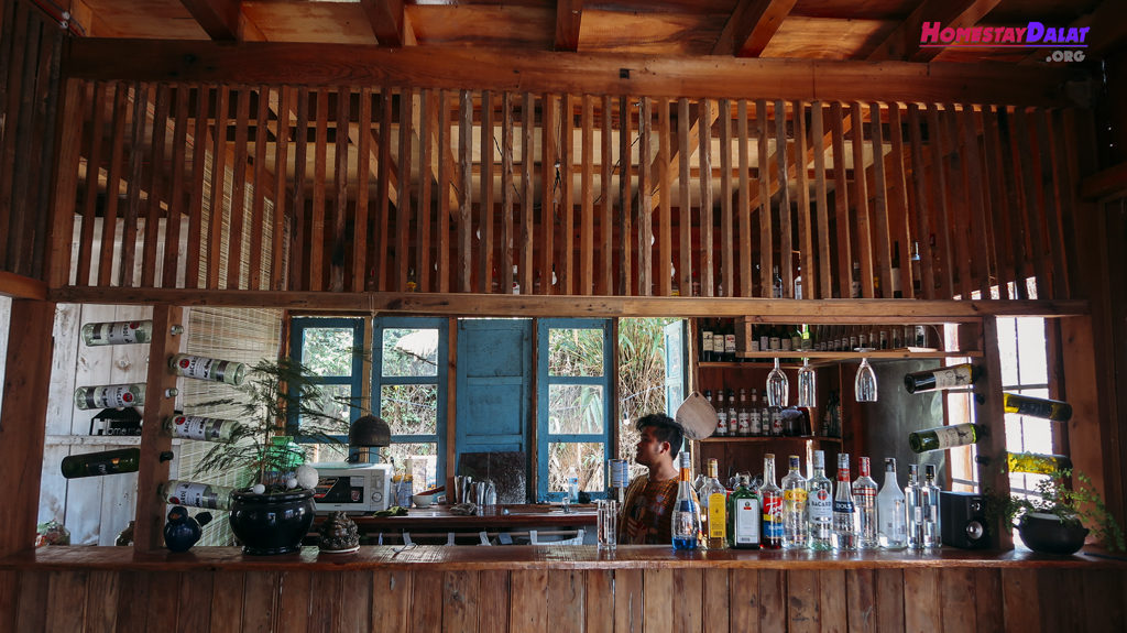Quầy bar cực cool của Home Me homestay