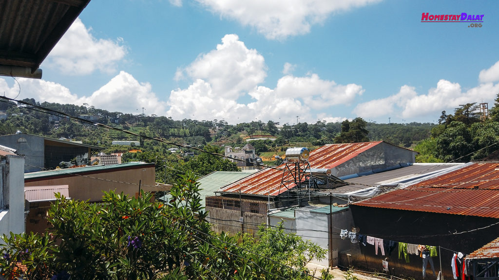 View nhìn từ ban công ở Home Me homestay