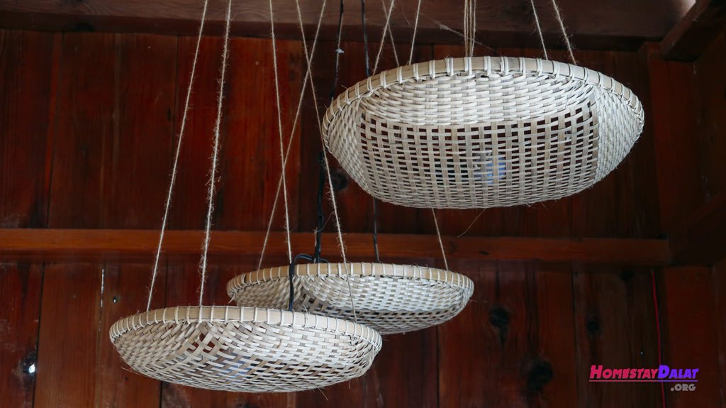 Đồ vật ở Home Me được trang trí từ những vật dụng đơn giản