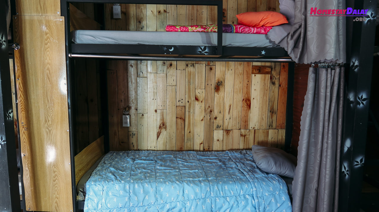 Giường dorm ở Lambro đa phần là hai tầng